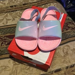 Lil girl Nike sandals in great condition 🌸 size 9 c color pink ombré